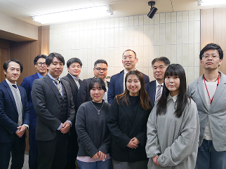 スタッフの集合写真