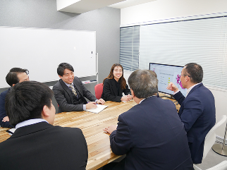 スタッフの勤務風景