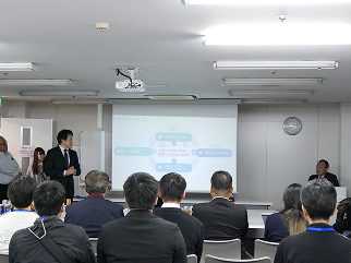 スタッフの勤務風景